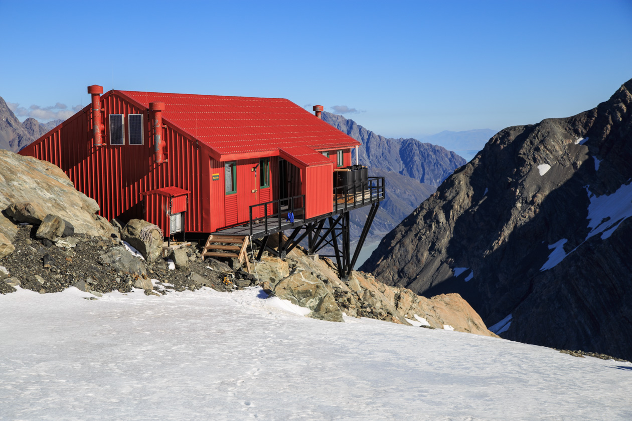      (Plateau Hut)     (Grand Plateau Glacier).