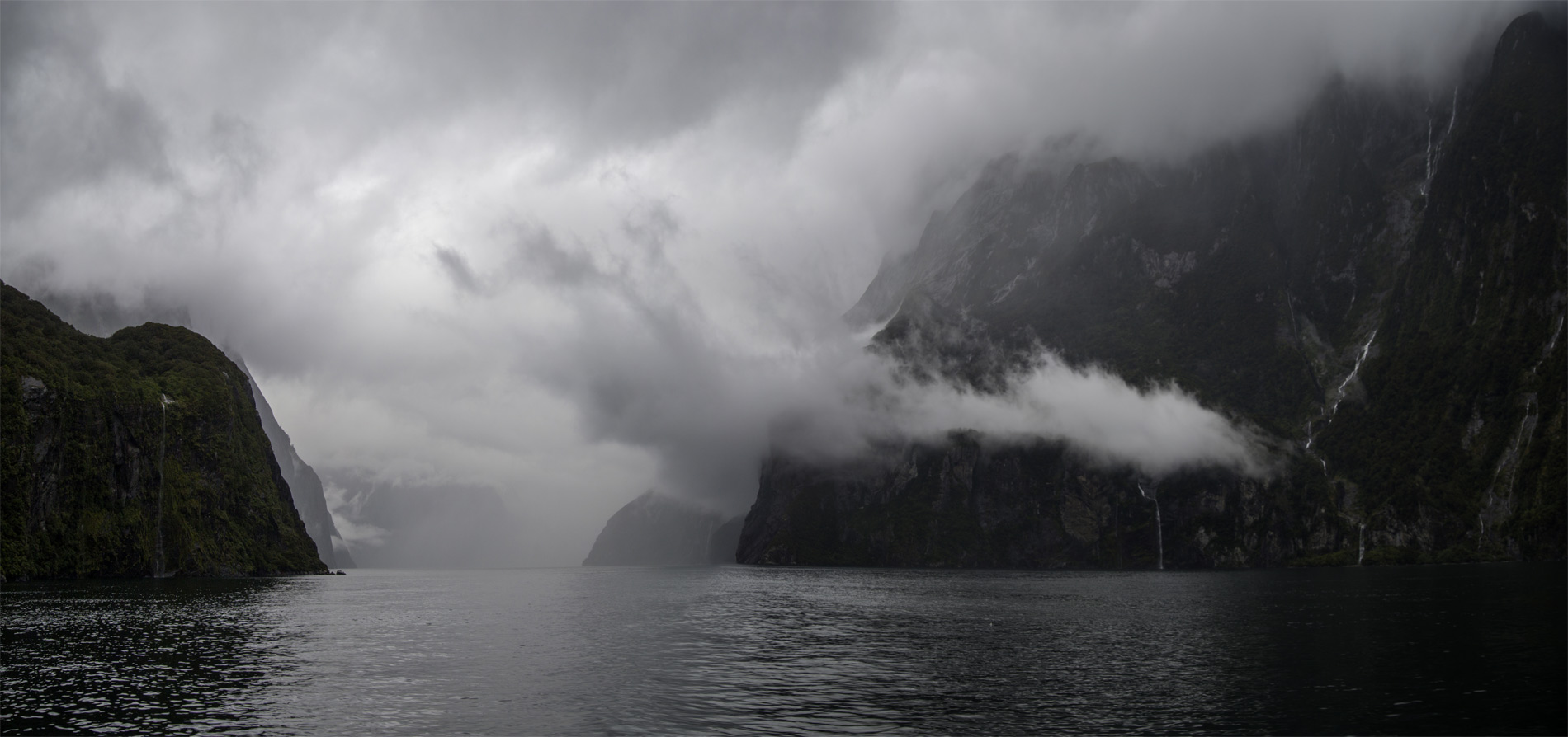      (Milford Sound).<br>    .