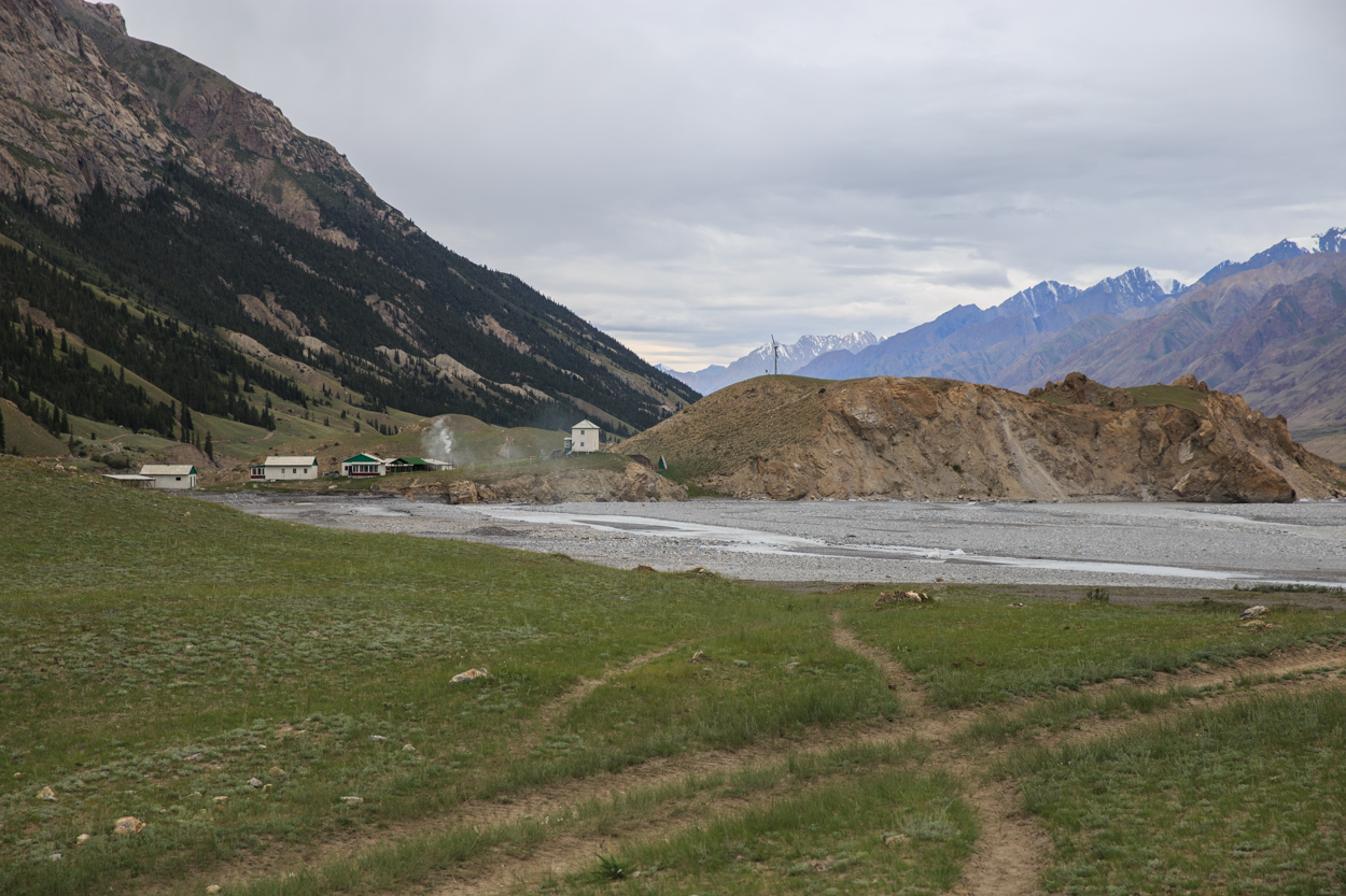  Camp Tour Khan Tengri       -.      .