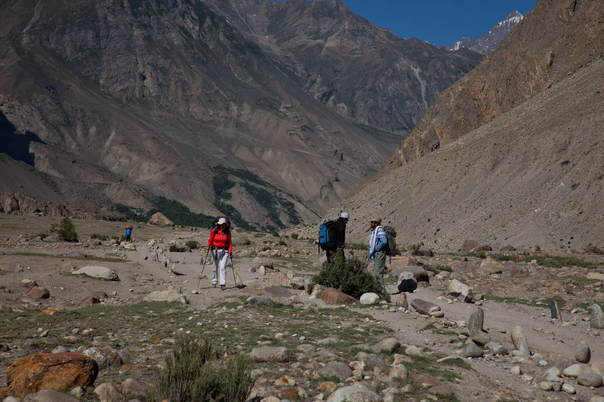         (Biafo Glacier).