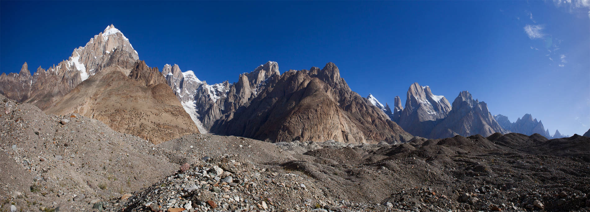         (Baltoro Glacier).<br> : Paiju Peak, Uli Biaho, Trango Towers, Cathedral, Lobsang Spire.<br>