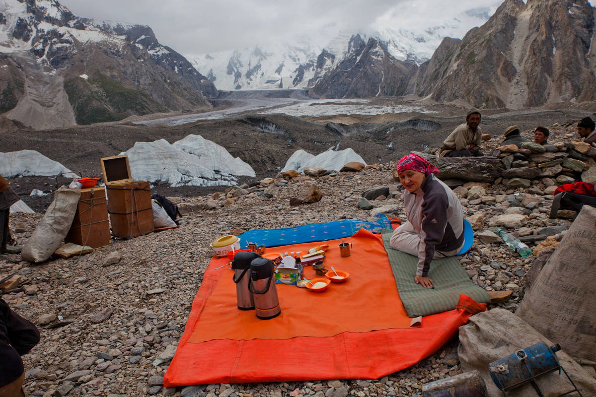   (Baltoro Glacier).<br>    I (Goro I).