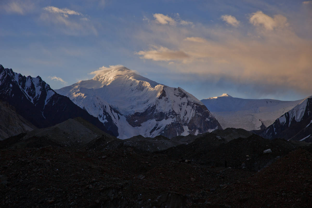       K2.<br>     (Baltoro Kangri 7312,   Golden Throne).