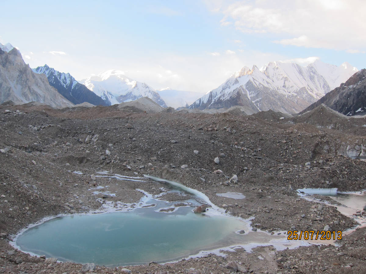       K2.<br>     (Baltoro Glacier)    (Godwin Austen Glacier).