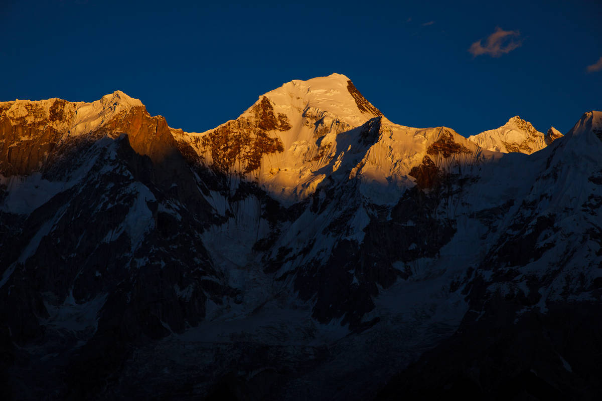       I (Goro I)       (Masherbrum)  .