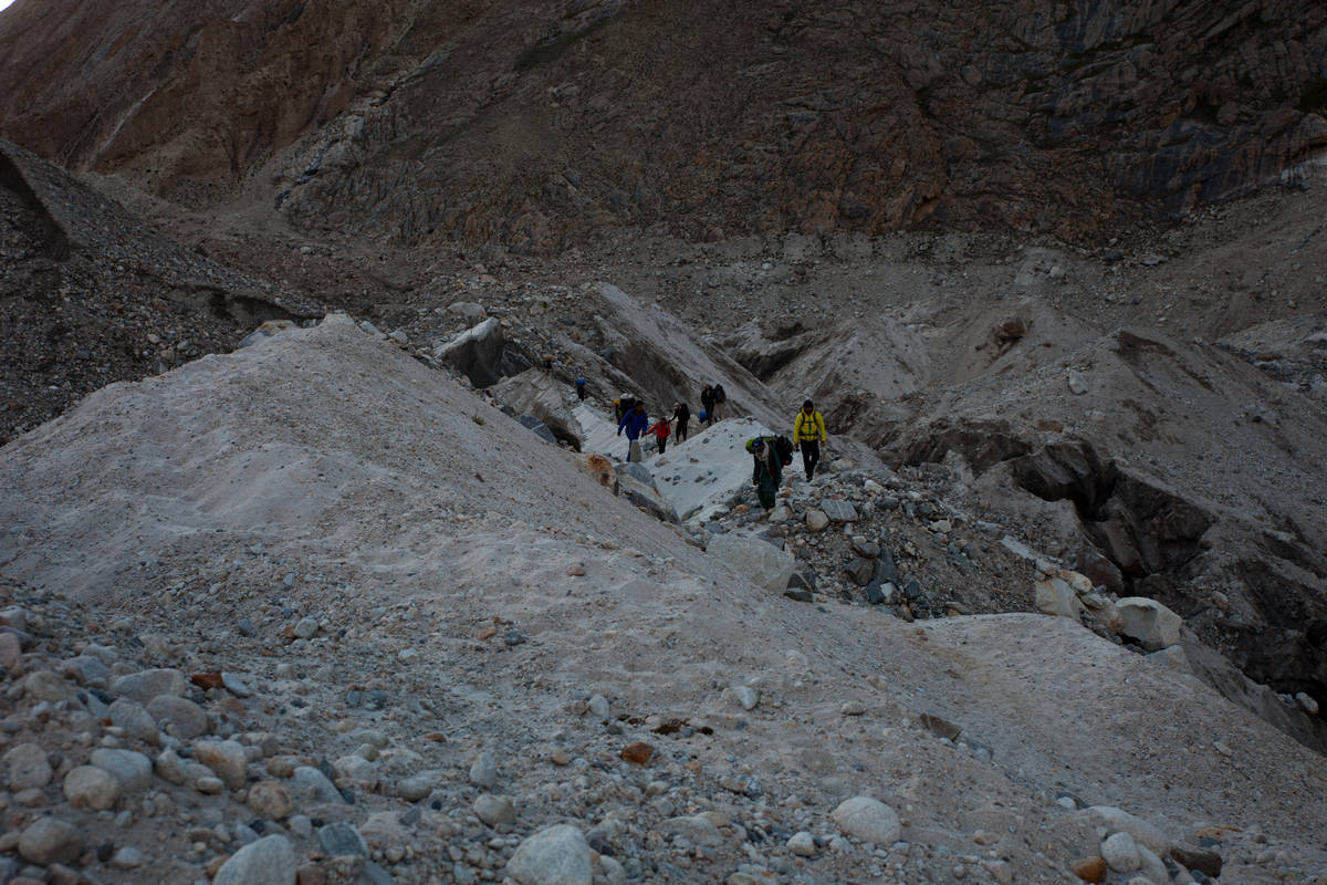       (Baltoro Glacier)    (Khoburtse).<br>   K2.