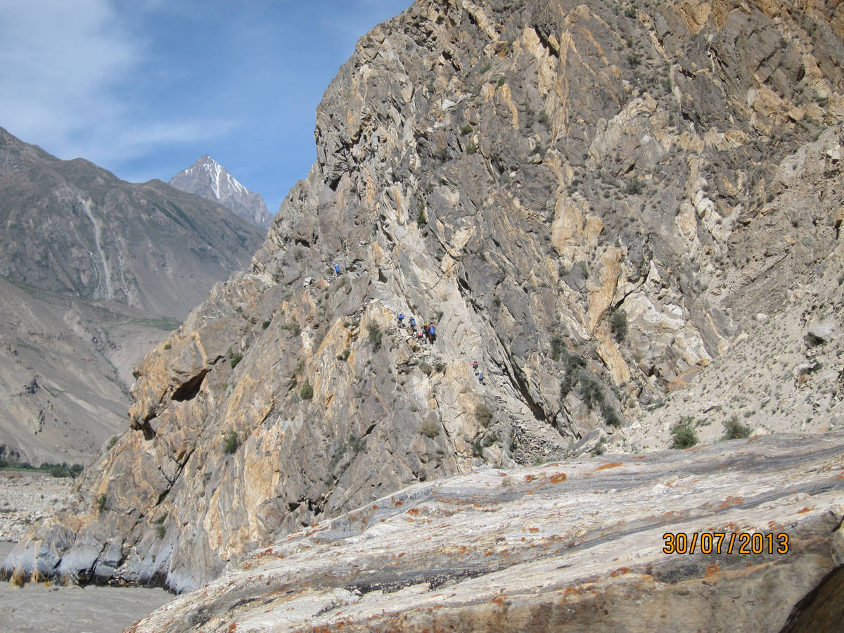       ,    (Biafo Glacier)    (Braldu River).