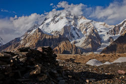    - (Broad Peak 8047)      (Concordia)     (Baltoro Glacier).